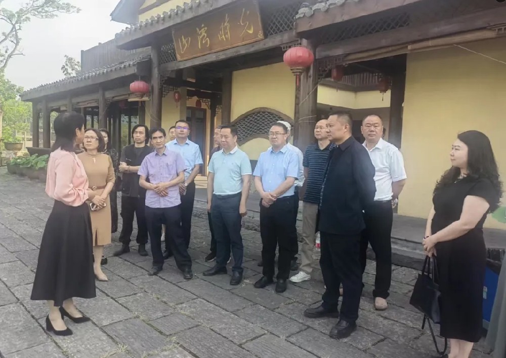 重庆市大足区政协委员许静代表大足物业协会应邀参加大足区政协主席开展委员接待暨提案办理协商活动
